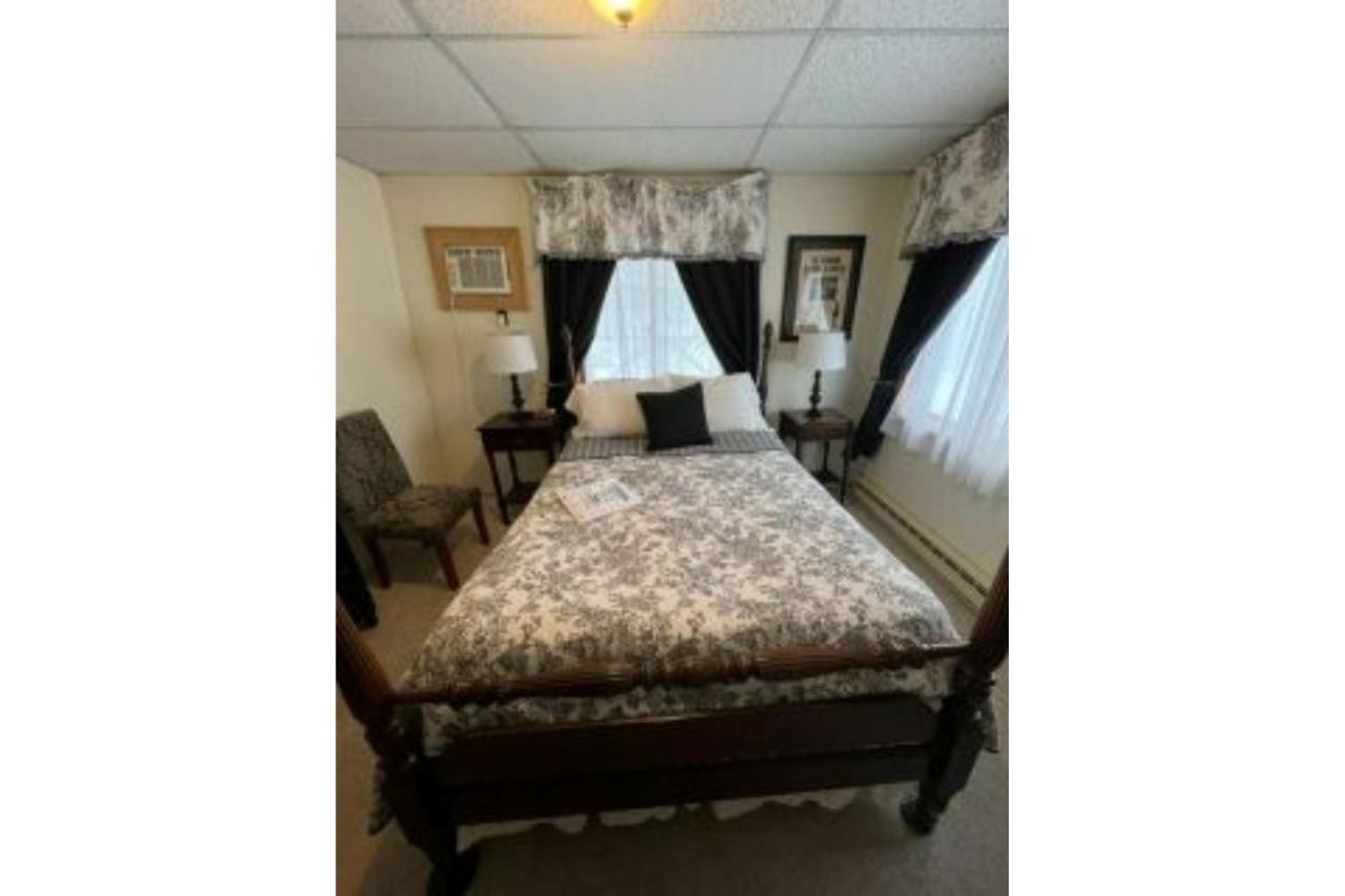 The Bavarian Manor Hotel Purling Chambre photo
