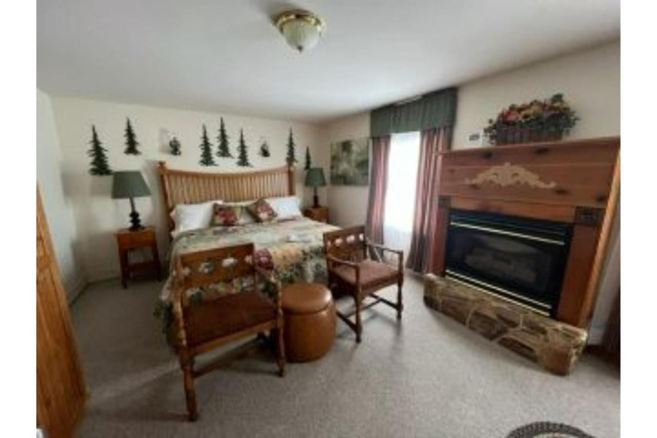 The Bavarian Manor Hotel Purling Chambre photo