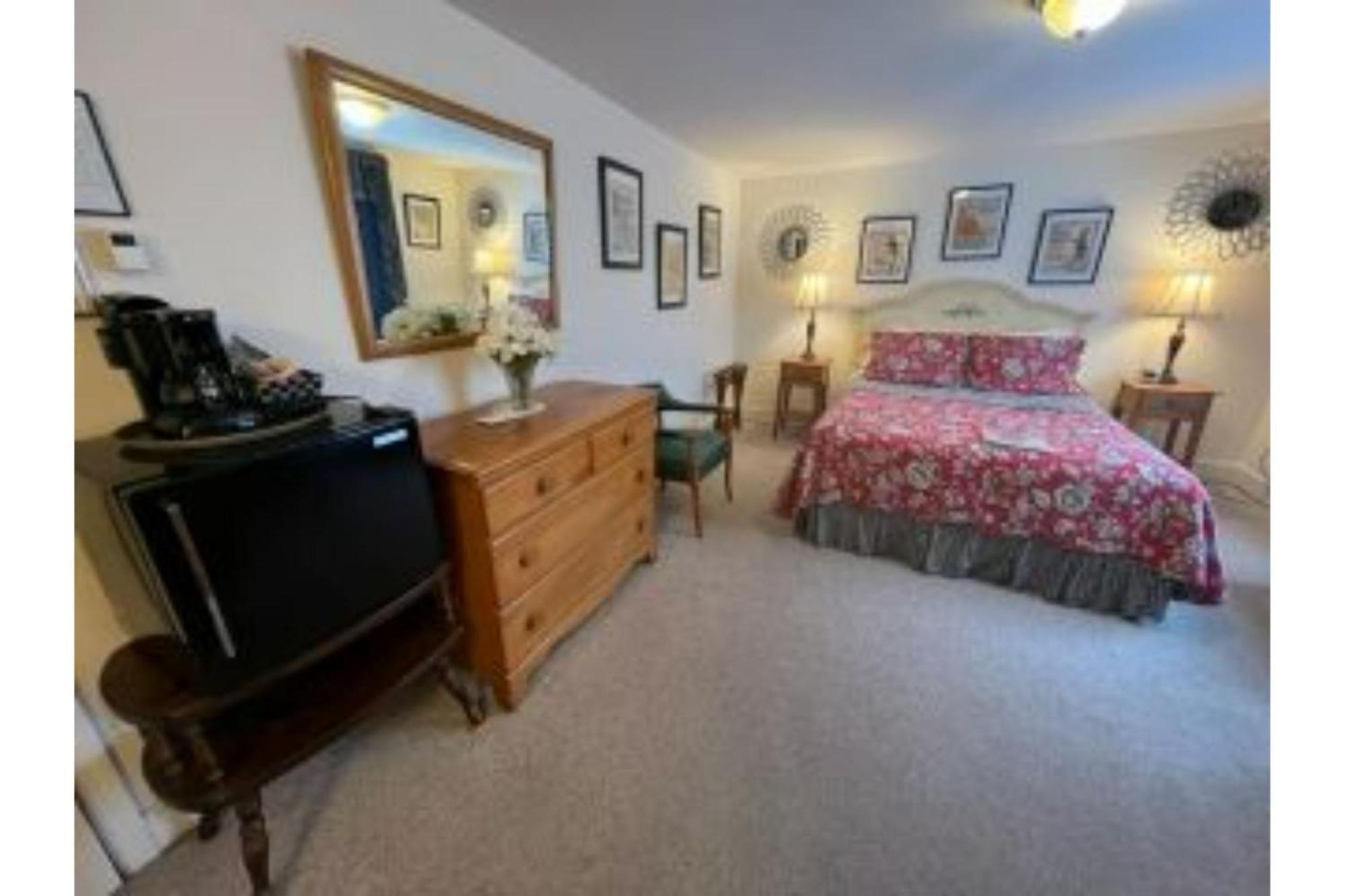 The Bavarian Manor Hotel Purling Chambre photo