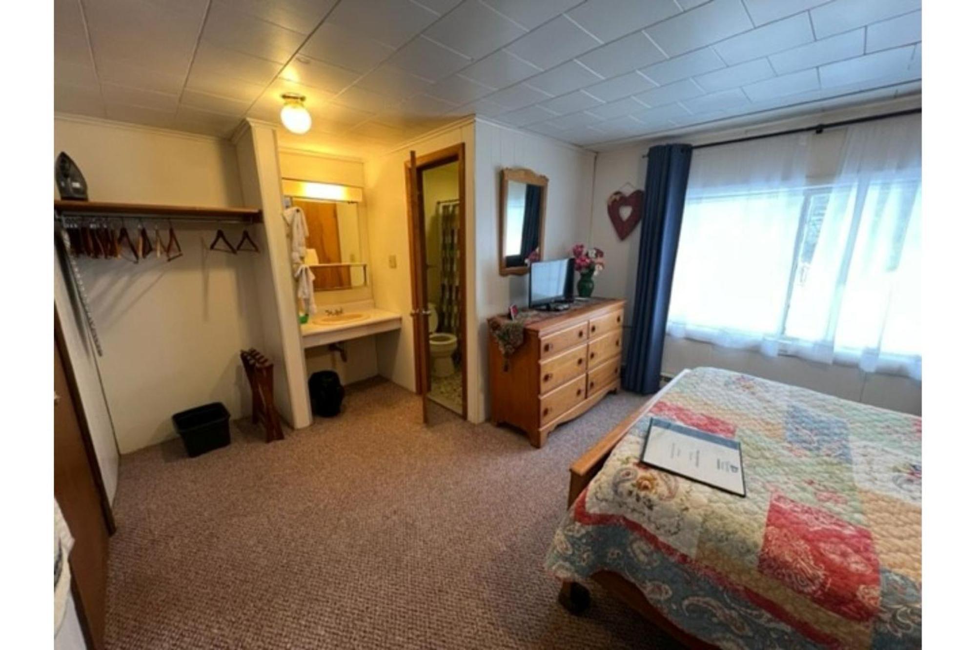 The Bavarian Manor Hotel Purling Chambre photo